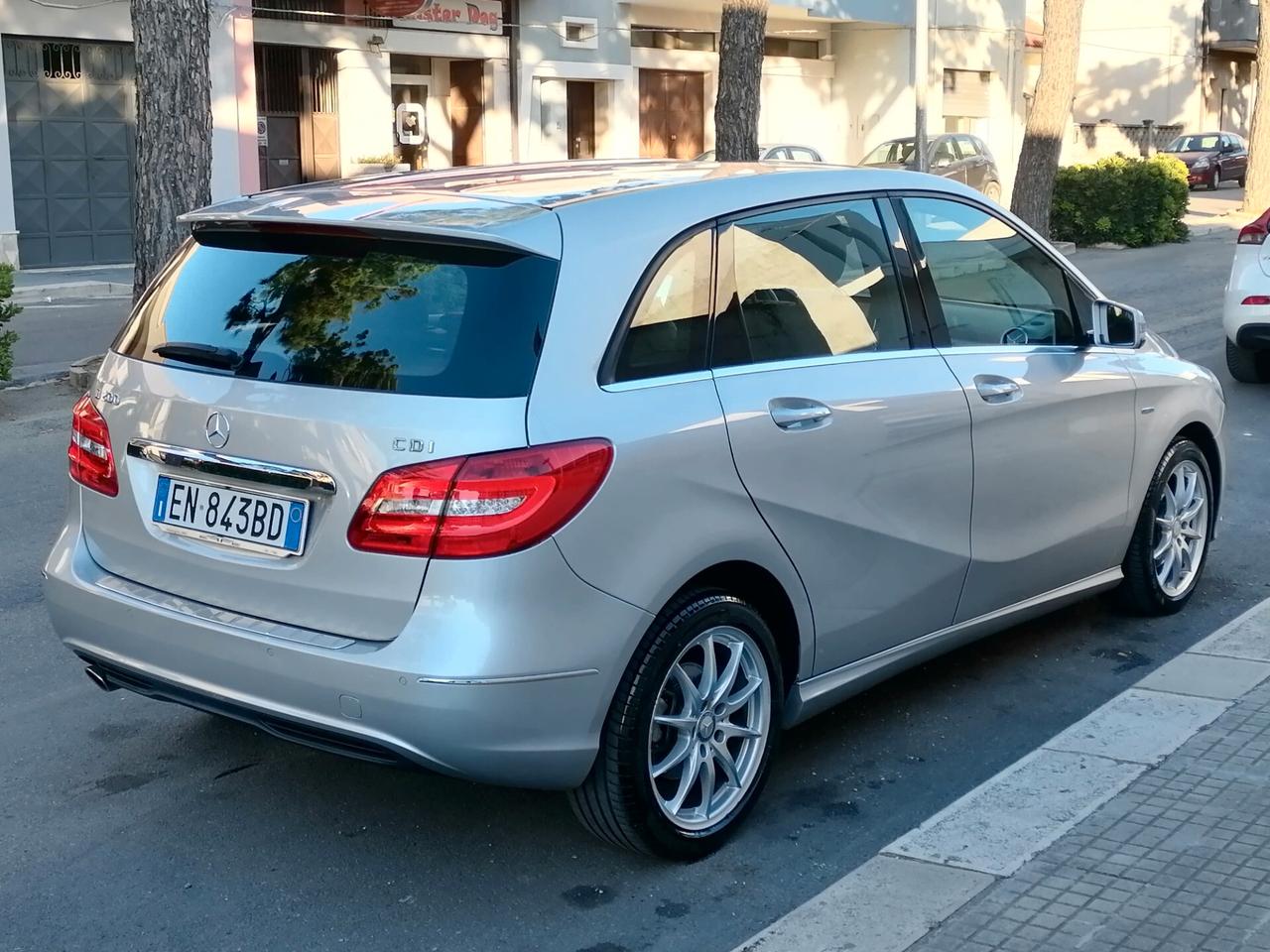 Mercedes B 200 CDI Autom Premium NAVI PELLE - 2012