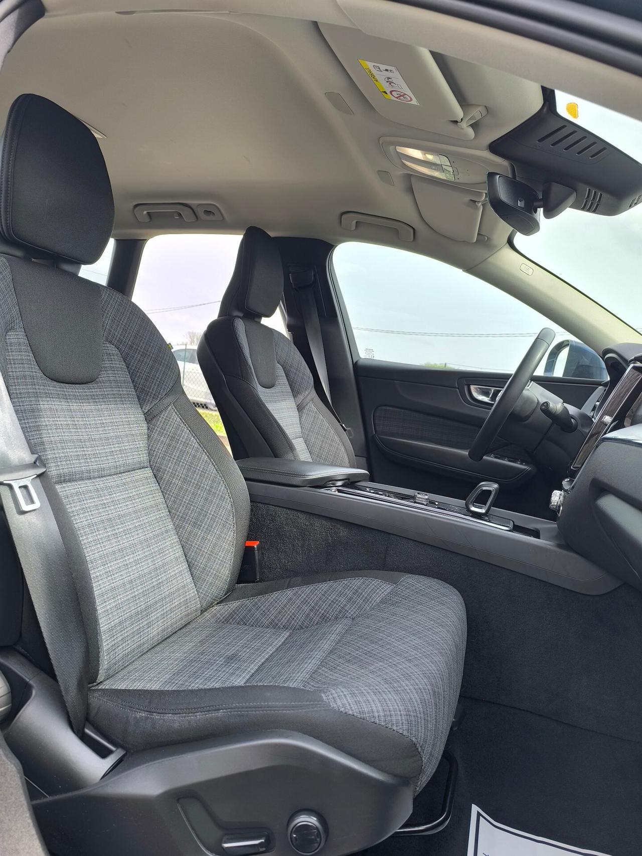 Volvo XC 60 XC60 B4 (d) AWD Geartronic Momentum Pro Sport