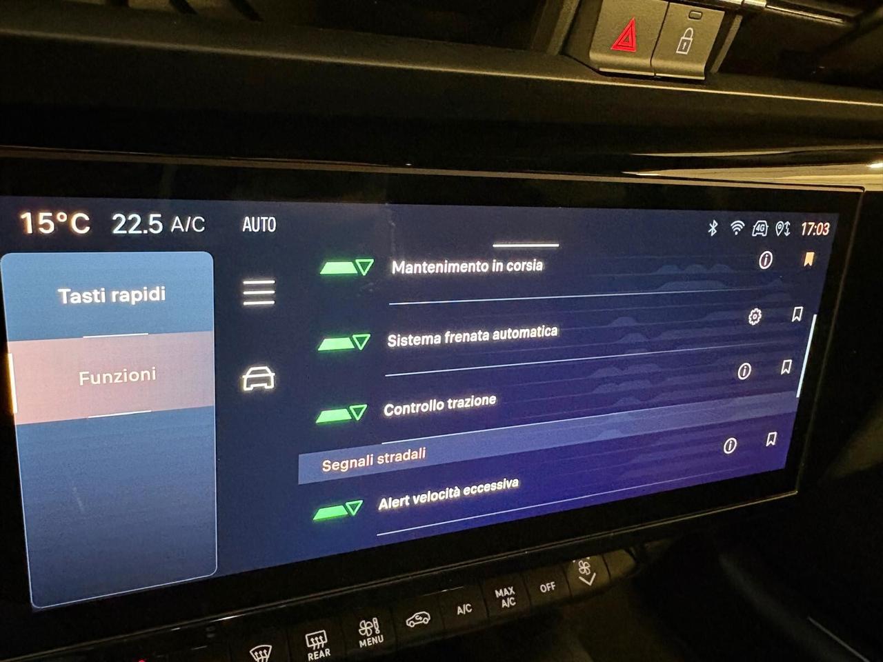 Alfa Romeo Junior INTENSA Hybrid 145 eDCT6 Q4 SPOTICAR
