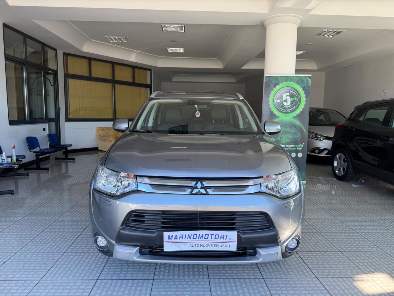 Mitsubishi Outlander 2.2 DI-D 4WD Instyle 7p. Con Tetto apribile