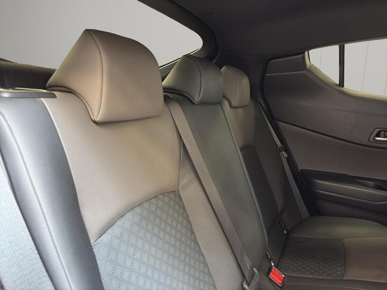 Toyota C-HR 1.8h Lounge e-cvt