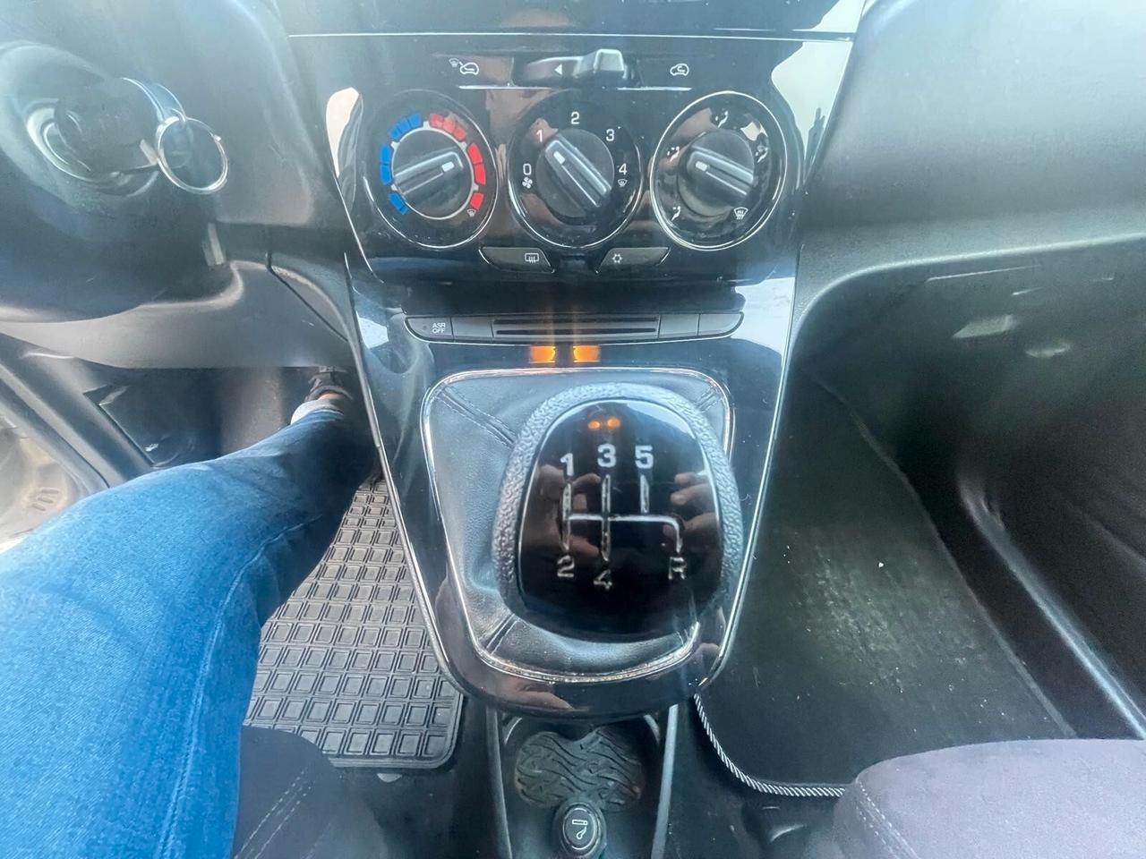 Lancia Ypsilon 0.9 TwinAir 85 CV 5 porte Metano Ecochic Elefantino