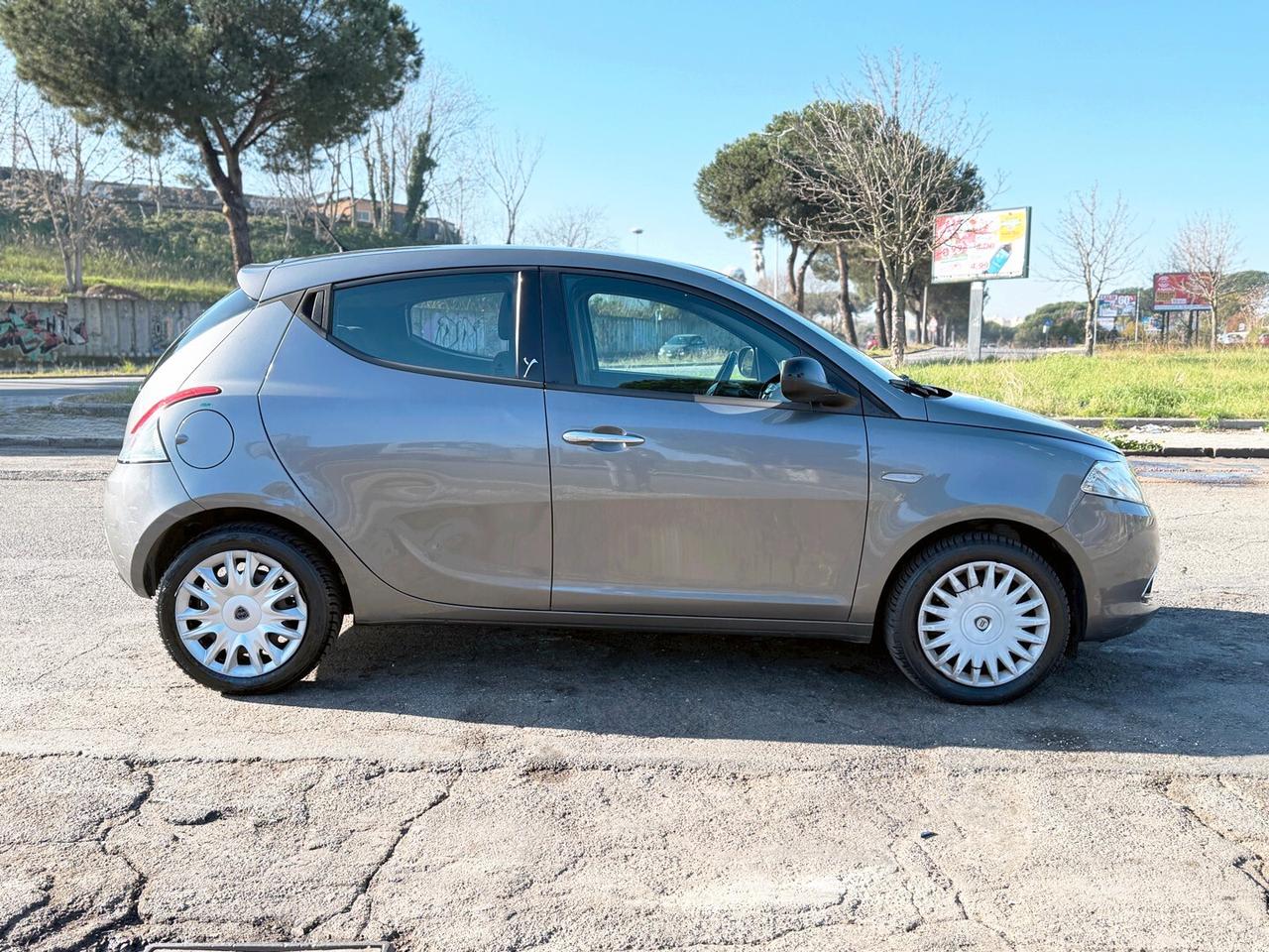 Lancia Ypsilon 1.2 benz. 69 CV 5 porte S&S Gold E6b *UNIPRO* - 2014 GARANZIA RATE PERMUTE
