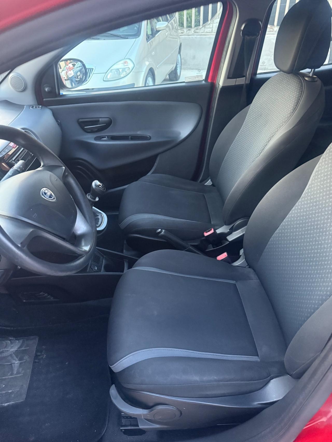 Lancia Ypsilon 1.2 69 CV 5 porte Silver