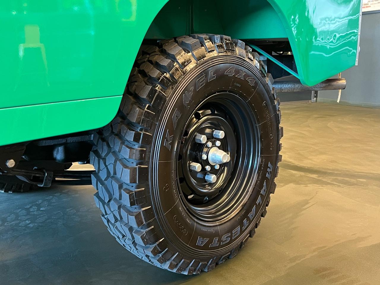 Land Rover Defender Series 109 V8 3