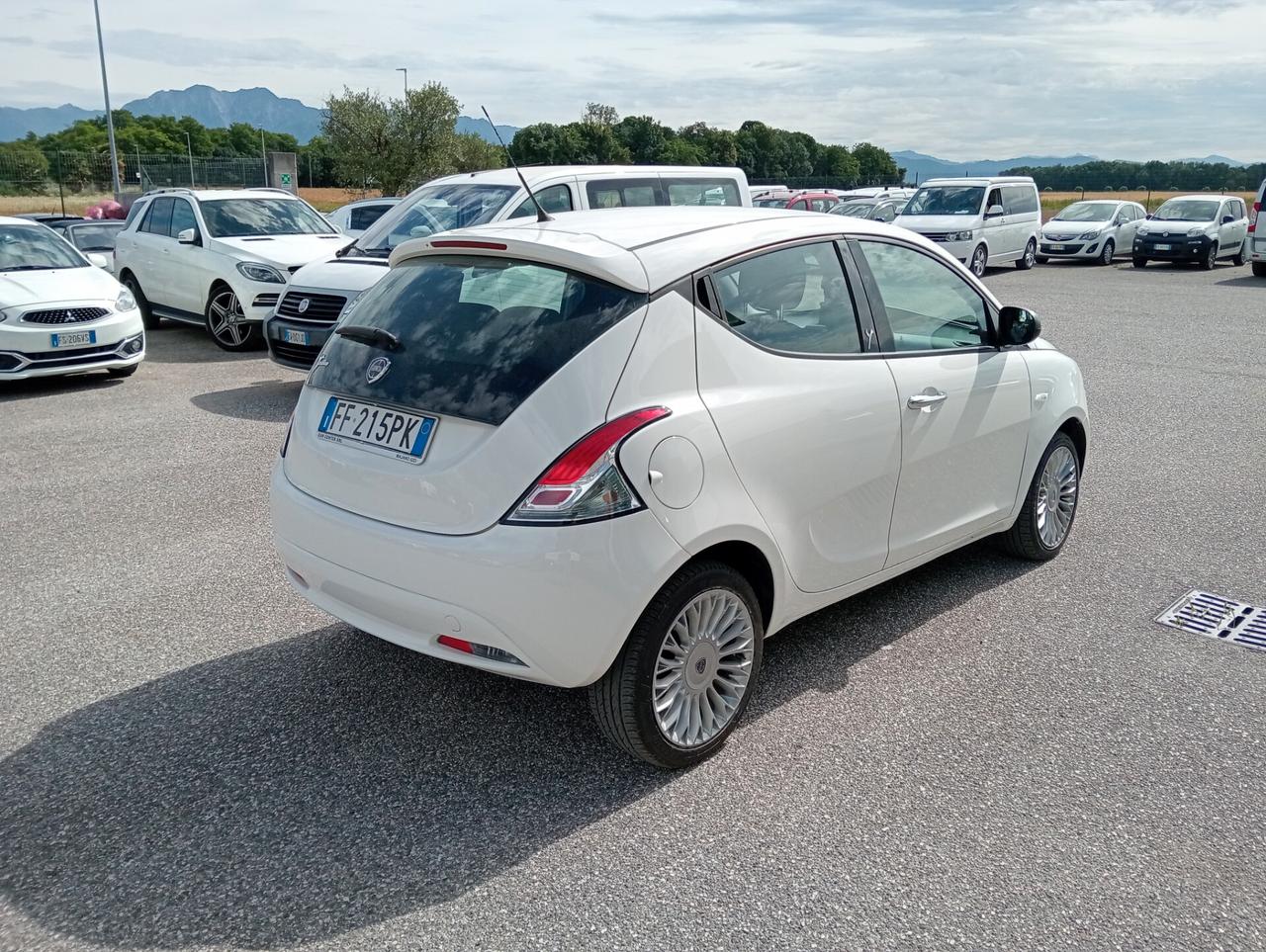 Lancia Ypsilon 1.2 69CV 5 porte OK NEOPATENTATI