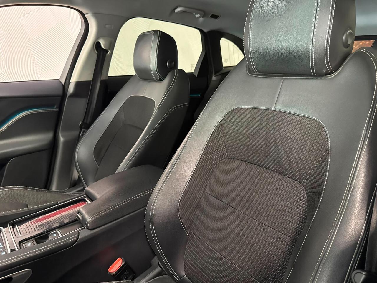 Jaguar F-Pace 2.0 250 CV AWD aut. R-Sport