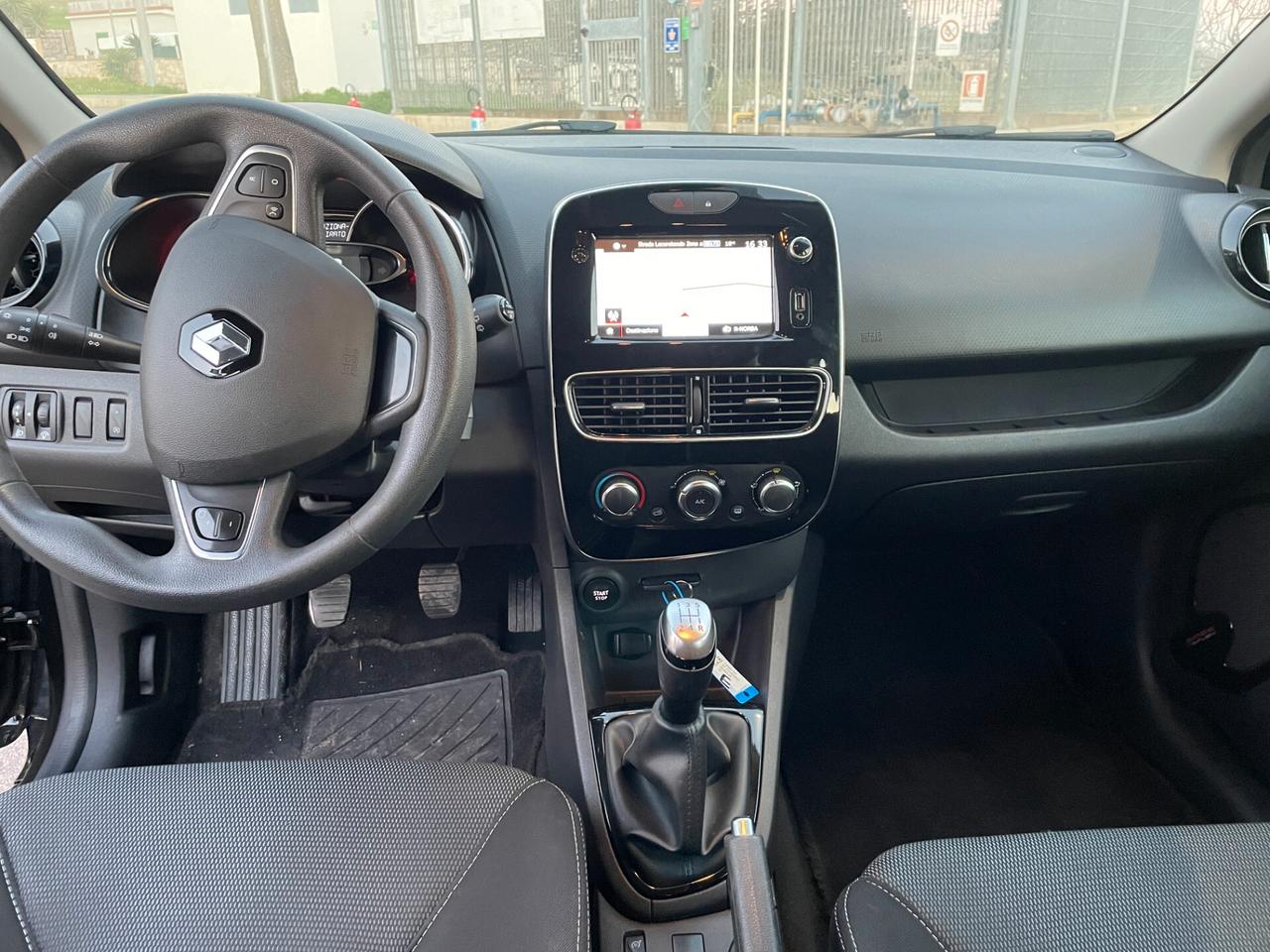 Renault Clio dCi 8V 90 CV EDC 5 porte Business FINANZ,. € 160,00