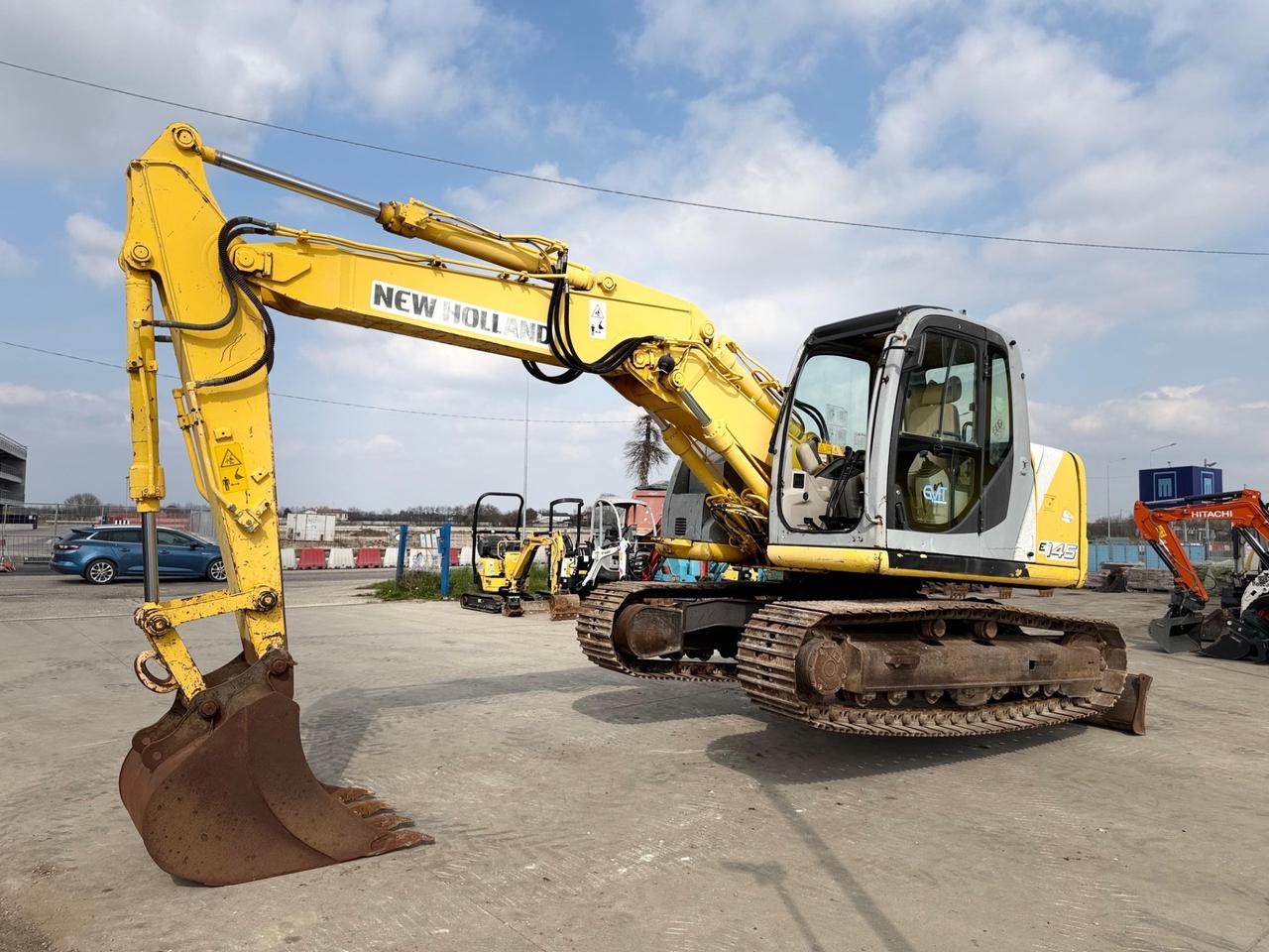 Escavatore NEW HOLLAND E145B TRIPLICE E LAMA