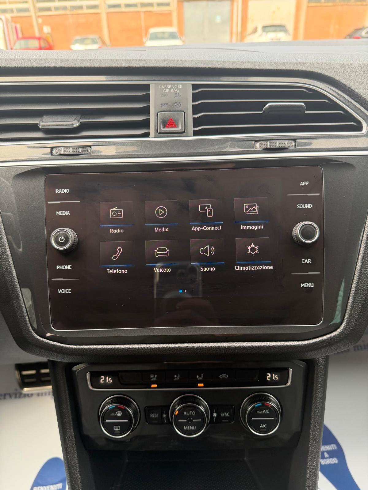 Volkswagen Tiguan 2.0 TDI SCR DSG R-LINE Pack interno ed esterno