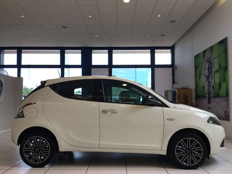 Lancia Ypsilon 1.0 FireFly 70cv Hybrid Gold Plus MY23