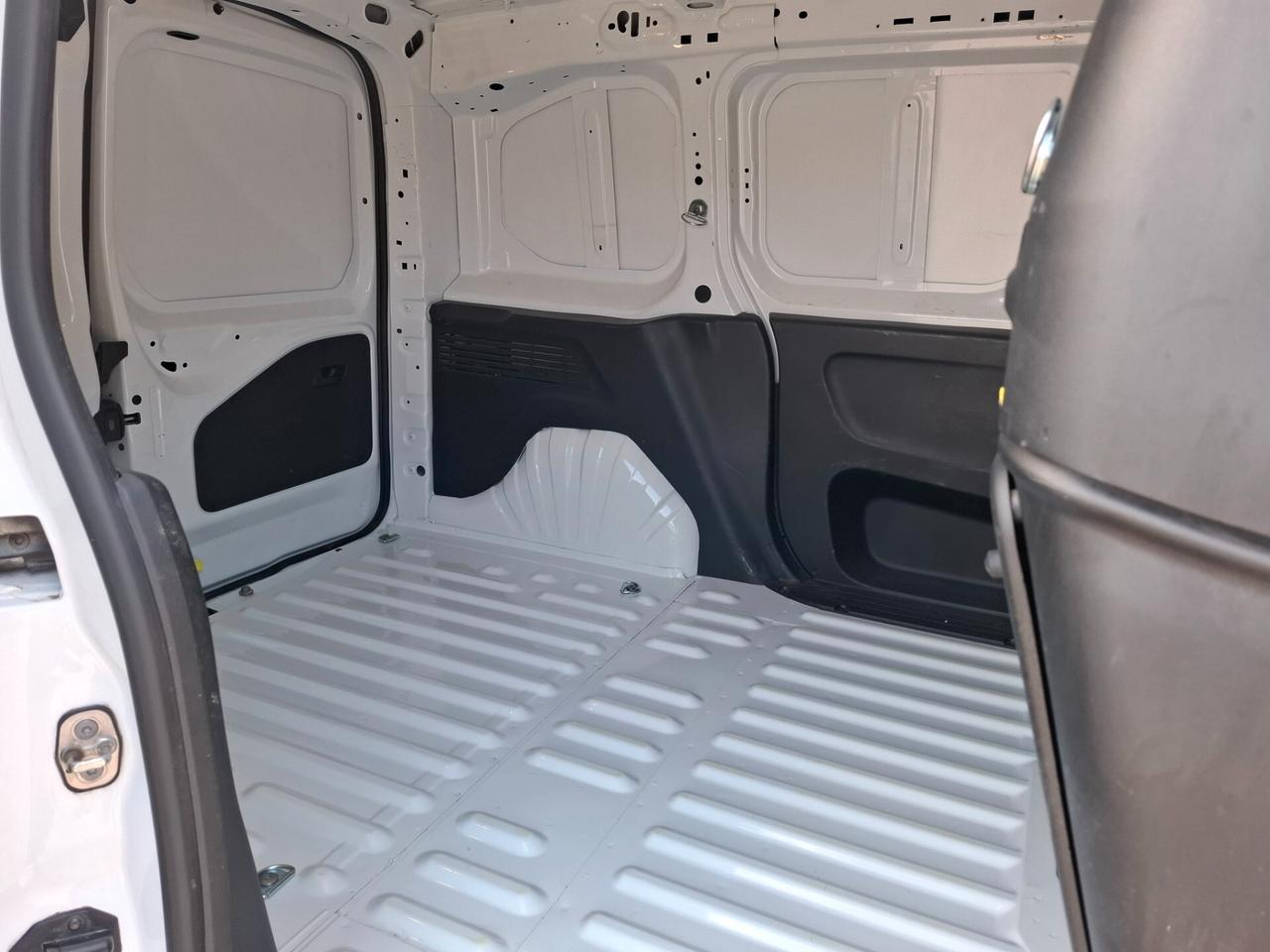 Peugeot Partner BlueHDi 100cv 3 POSTI - 1000Kg di PORTATA