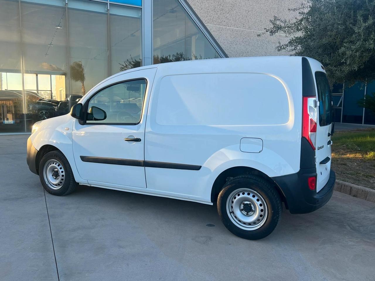 Renault Kangoo 95CV minifurgone possibilità noleggio no scoring
