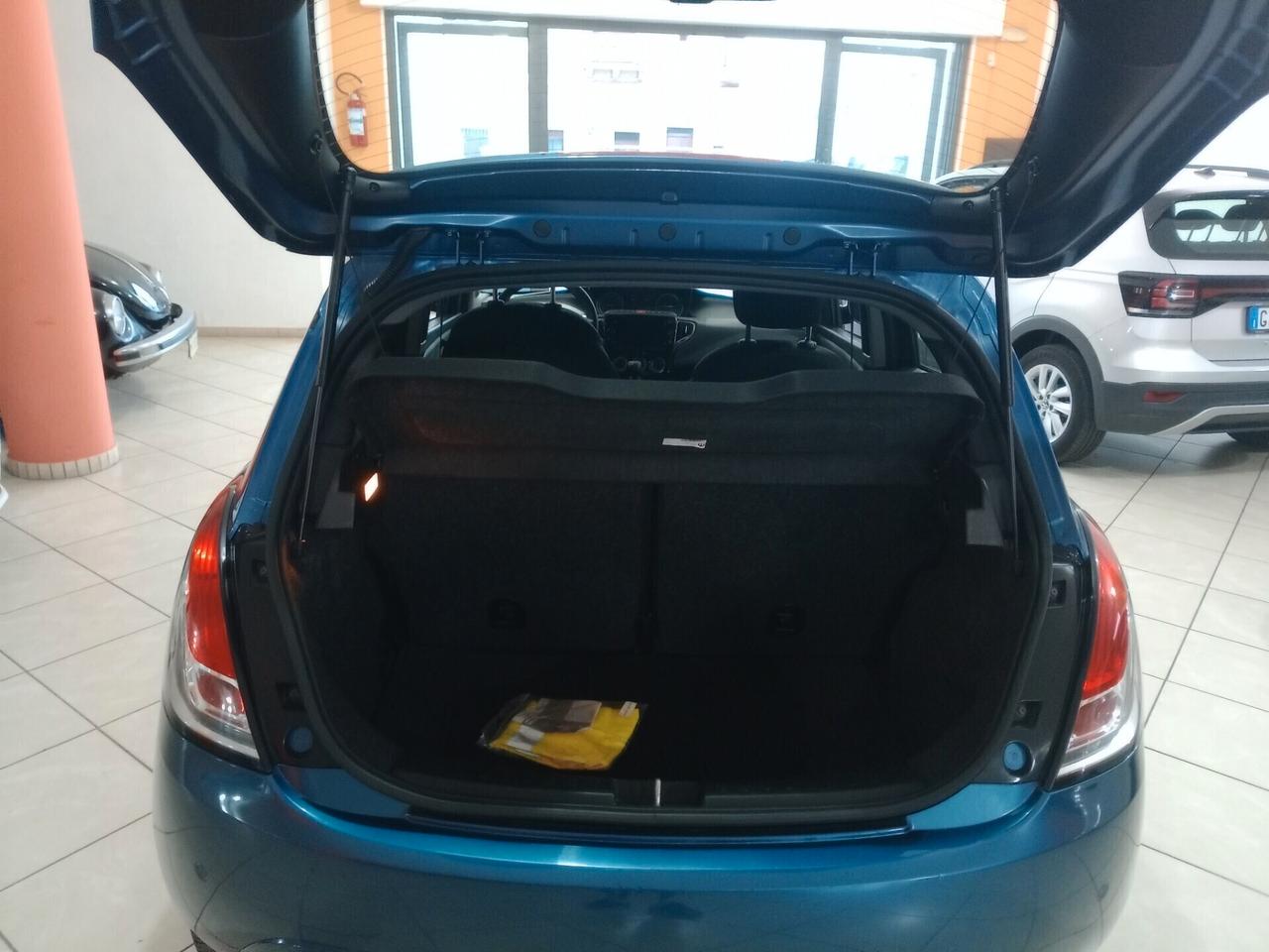 Lancia Ypsilon 1.0 FireFly 5 porte S&S Hybrid Gold