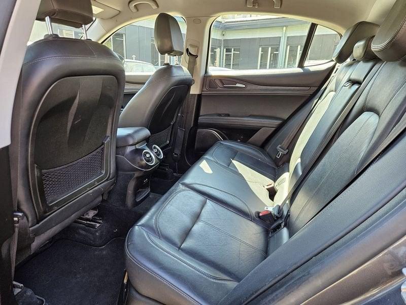 Alfa Romeo Stelvio 2.2 Turbo Diesel 210CV AT8 Q4 Business