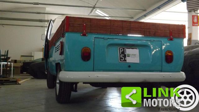 VOLKSWAGEN T2 26B1 con cassone completamente restaurato