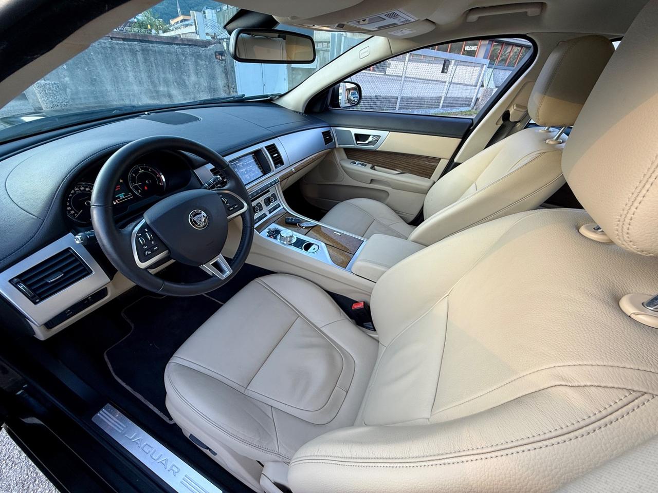 JAGUAR XF 3.0 D V6 240CV Portfolio - 2015