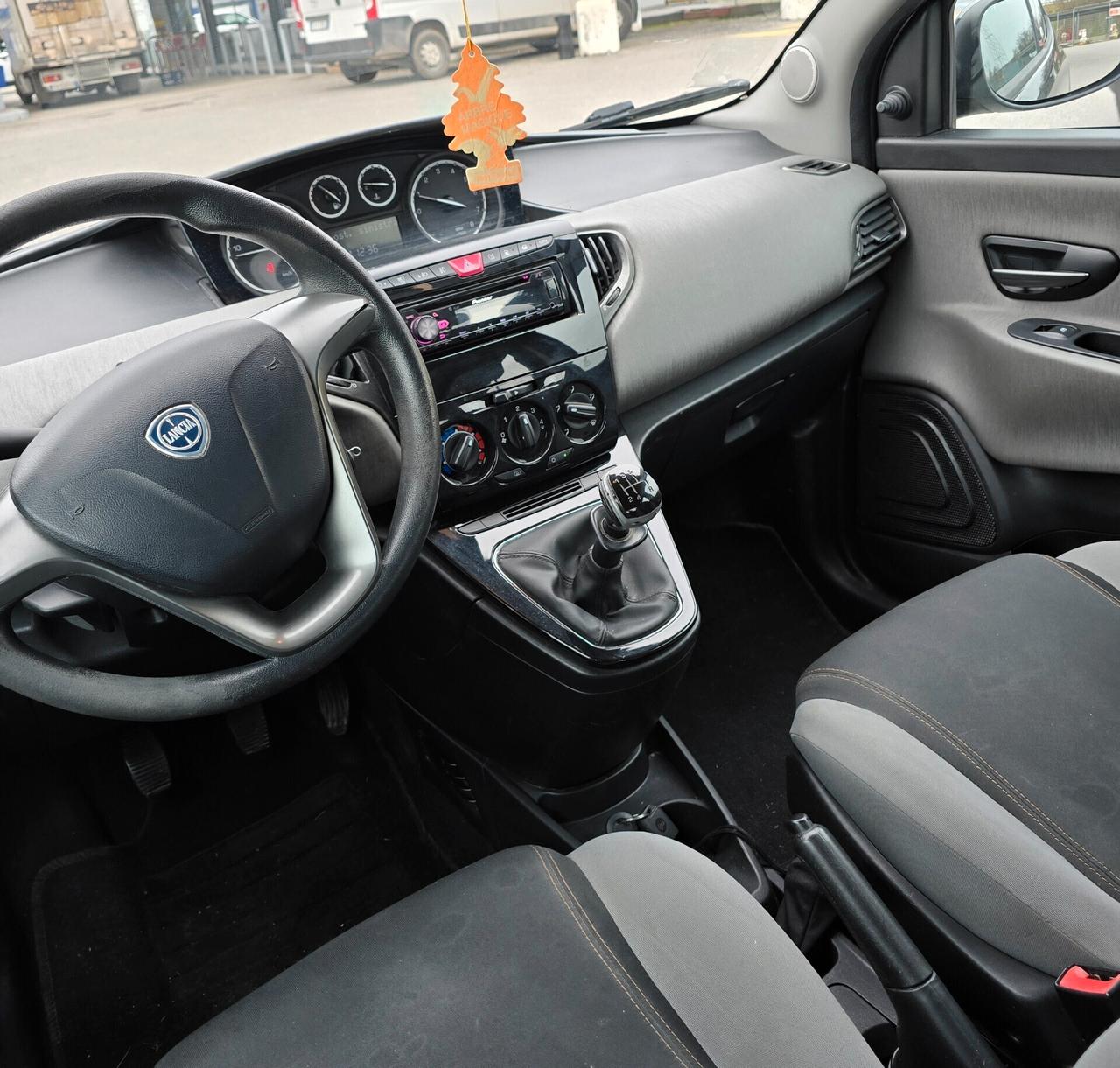 Lancia Ypsilon 1.2 69 CV 5 porte GPL Ecochic Silver