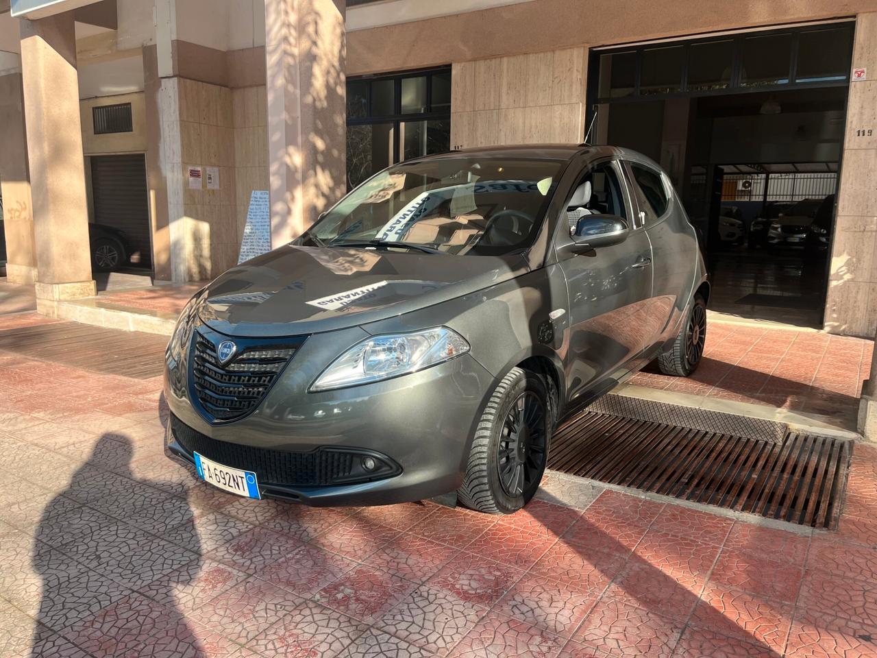 Lancia Ypsilon 1.3MJT 95CV 5p perfetta garantita-15