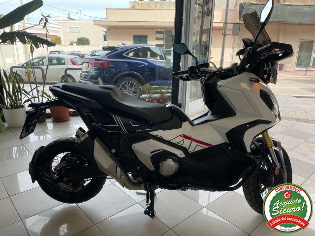 HONDA X-ADV 750 Special edition *3.900 Km