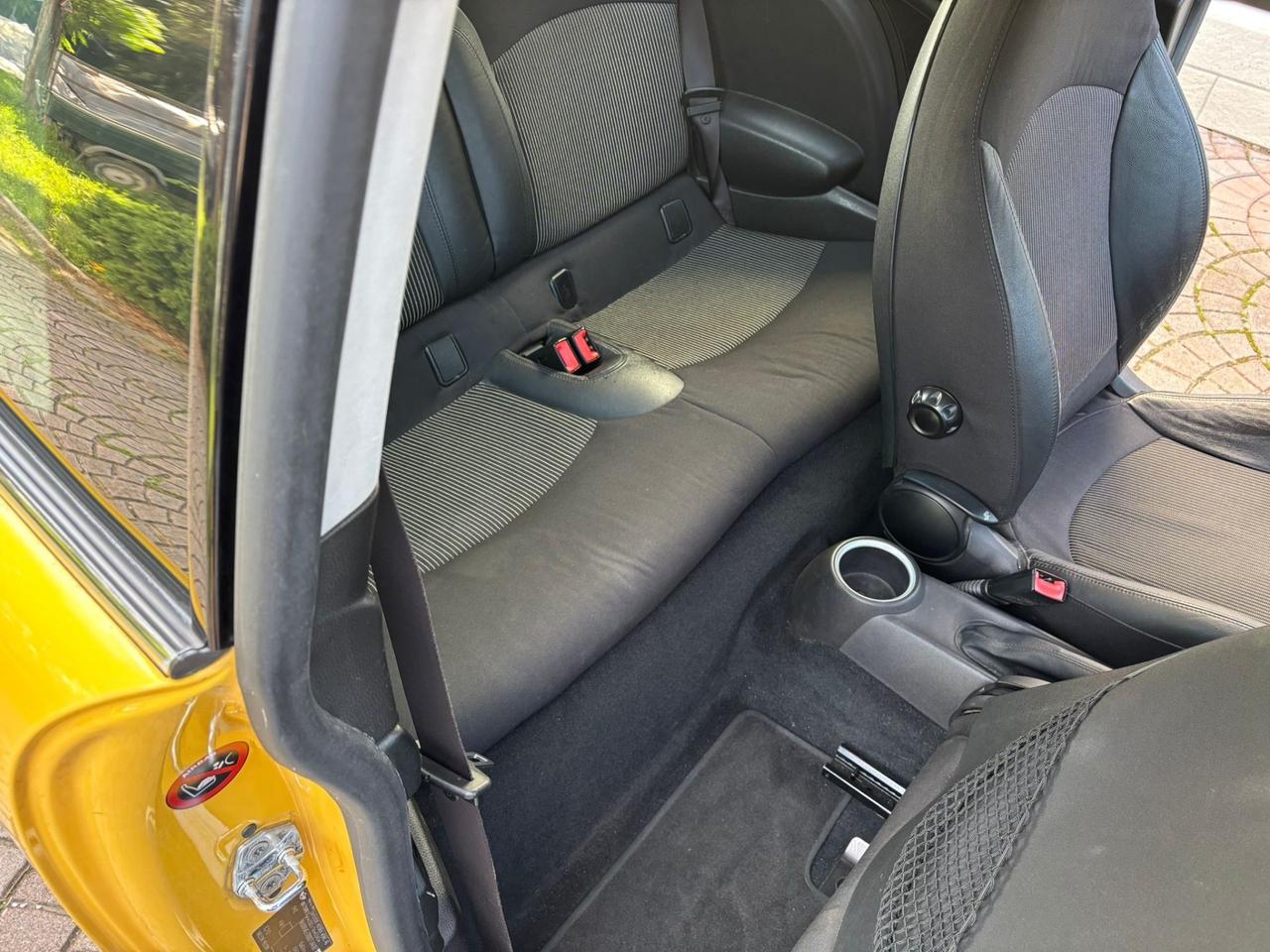 Mini Cooper 1.6 D BELLISSIMA INTROVABILE GIALLA IDONEA PER NEOPATENTATI. PERMUTABILE