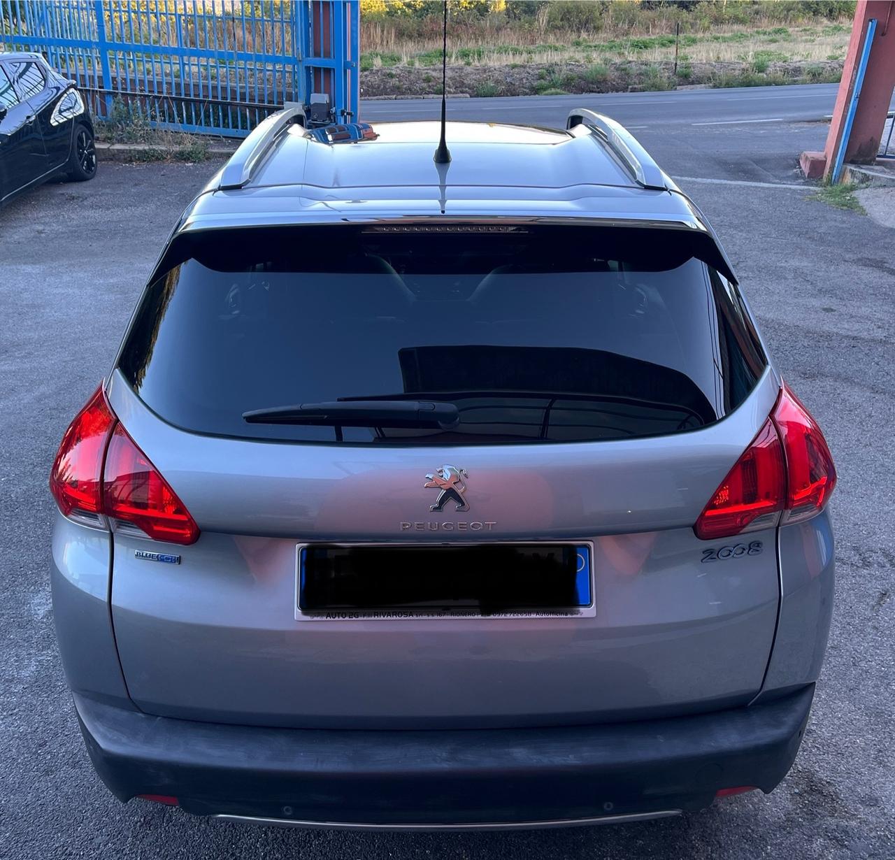 Peugeot 2008 BlueHDi 100 Allure-km192000-