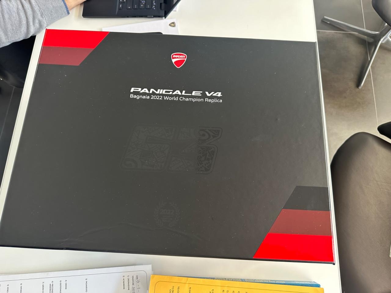 Ducati Panigale V4 BAGNAIA 2022 World Champion Replica - n. 37 di 260