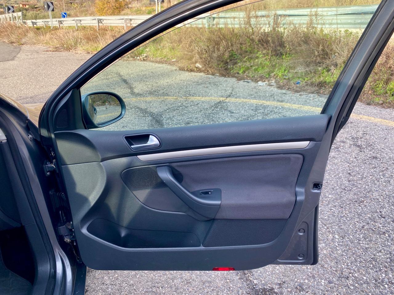 Volkswagen Golf 1.9 TDI 6 Marce 5p. Sportline