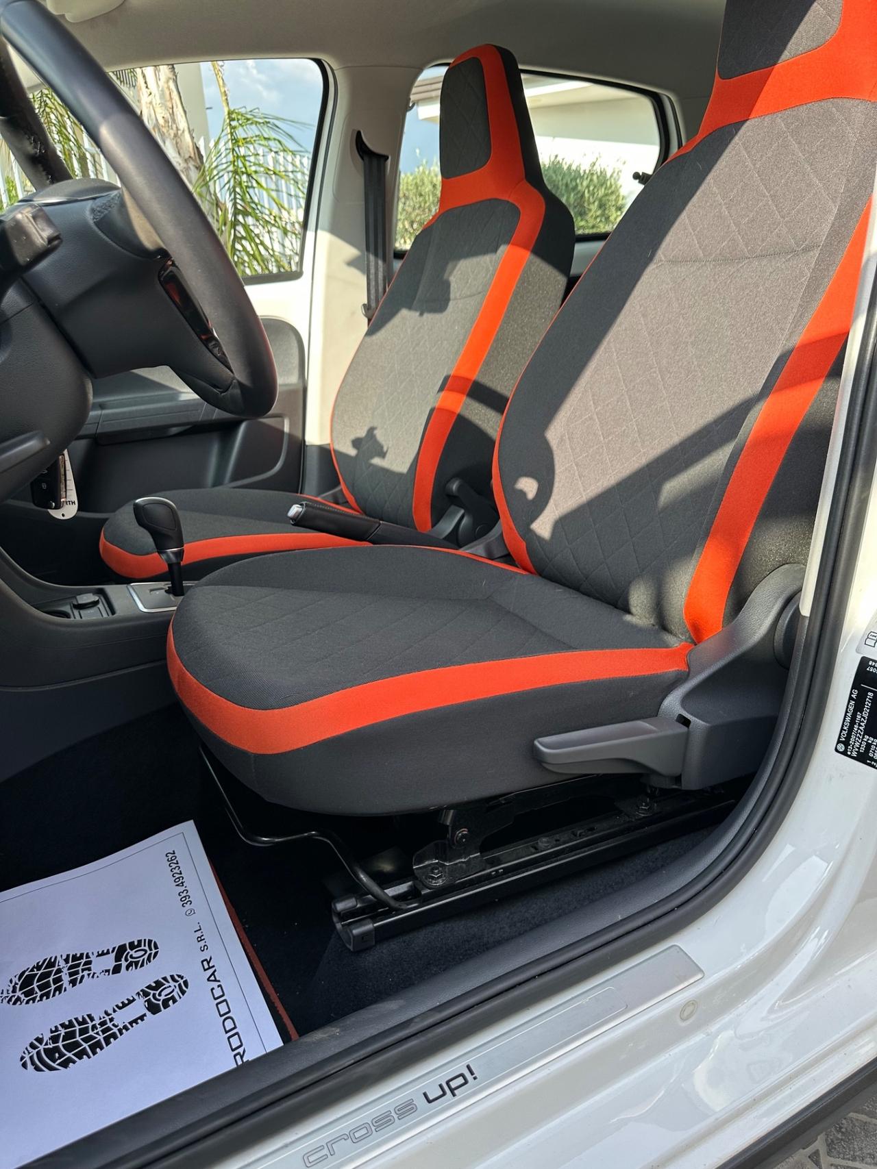 Volkswagen up! 1.0 75 CV 5p. cross up!