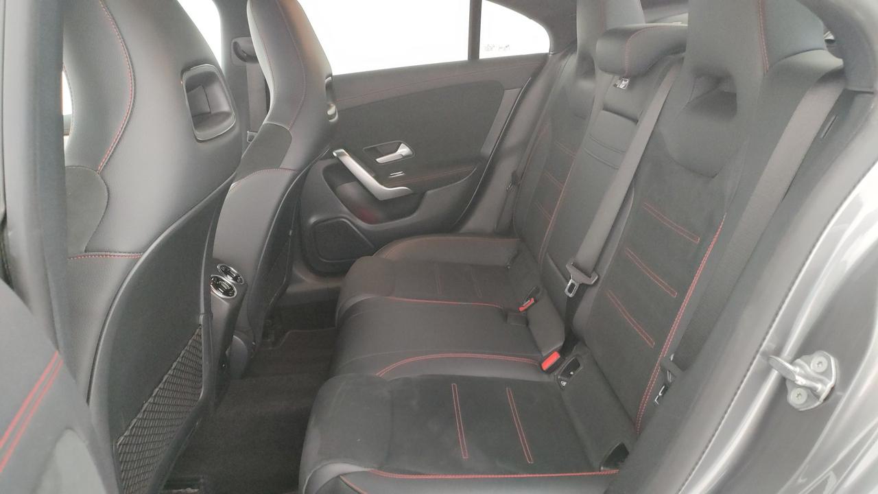 Mercedes-Benz CLA Coupe 200 d Premium auto