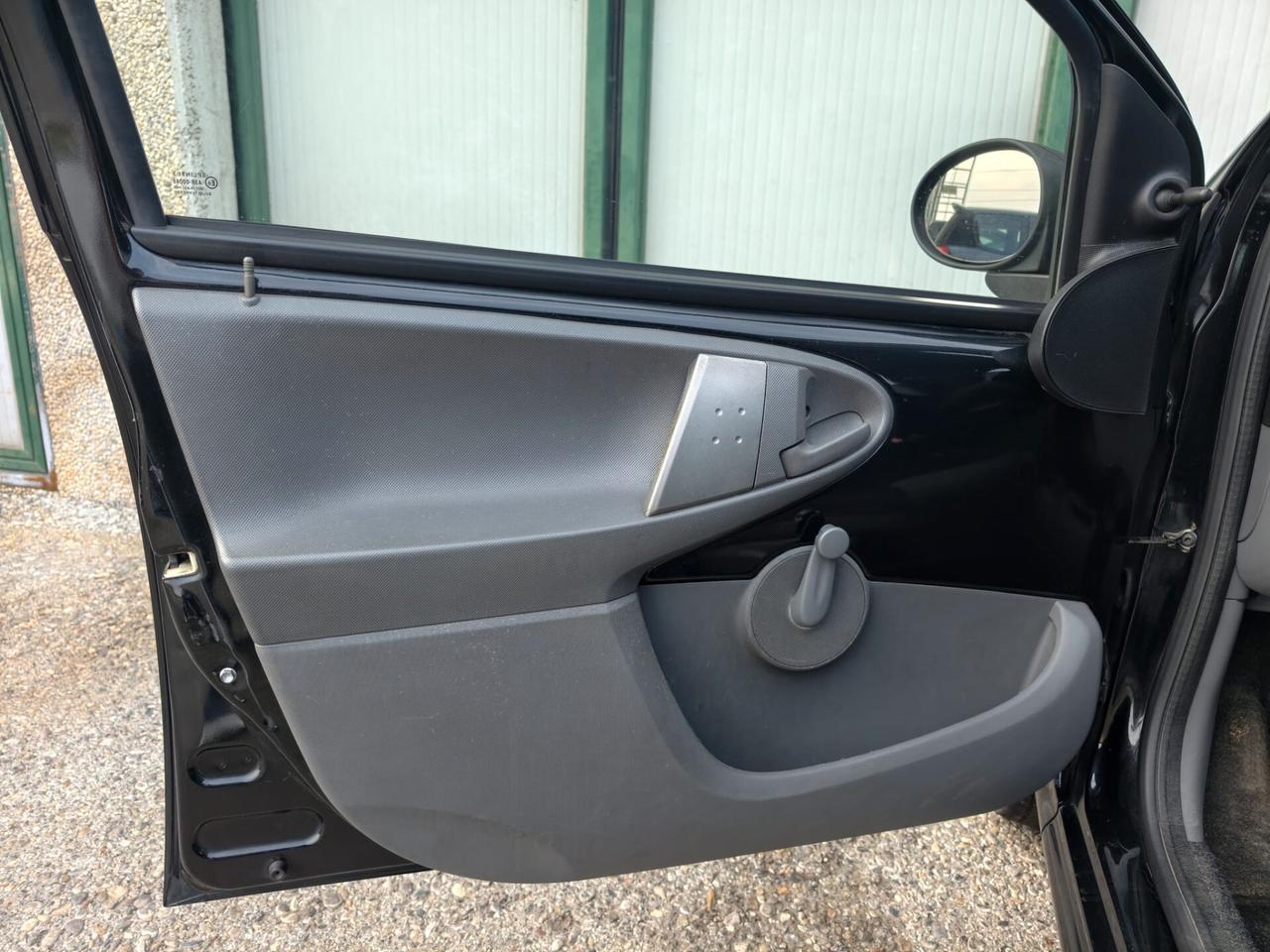 Peugeot 107 1.0 5 PORTE UNICO PROPRIETARIO NEOPATENTATI 2010