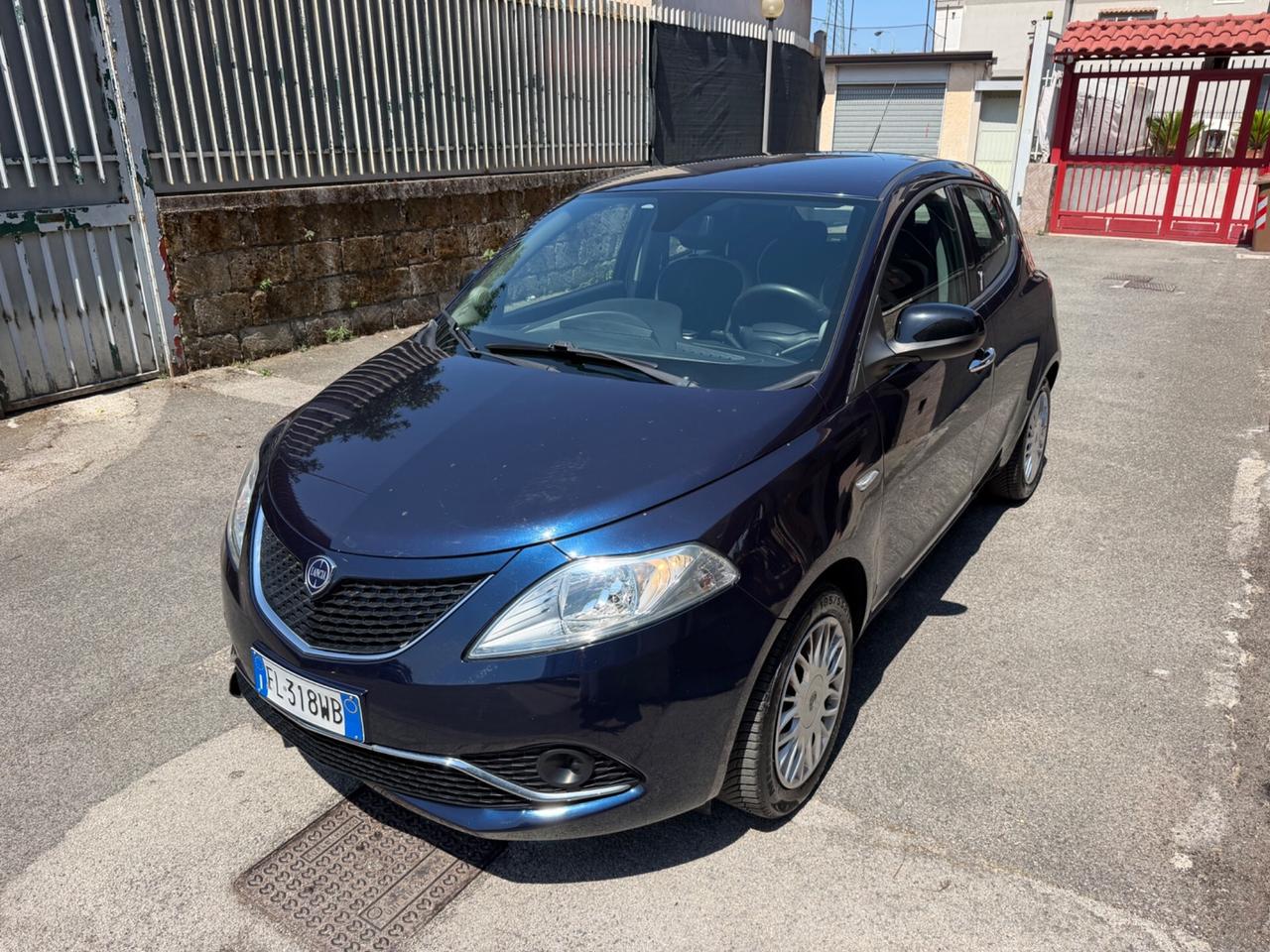 Lancia Ypsilon 1.2 69 CV 5 porte Silver