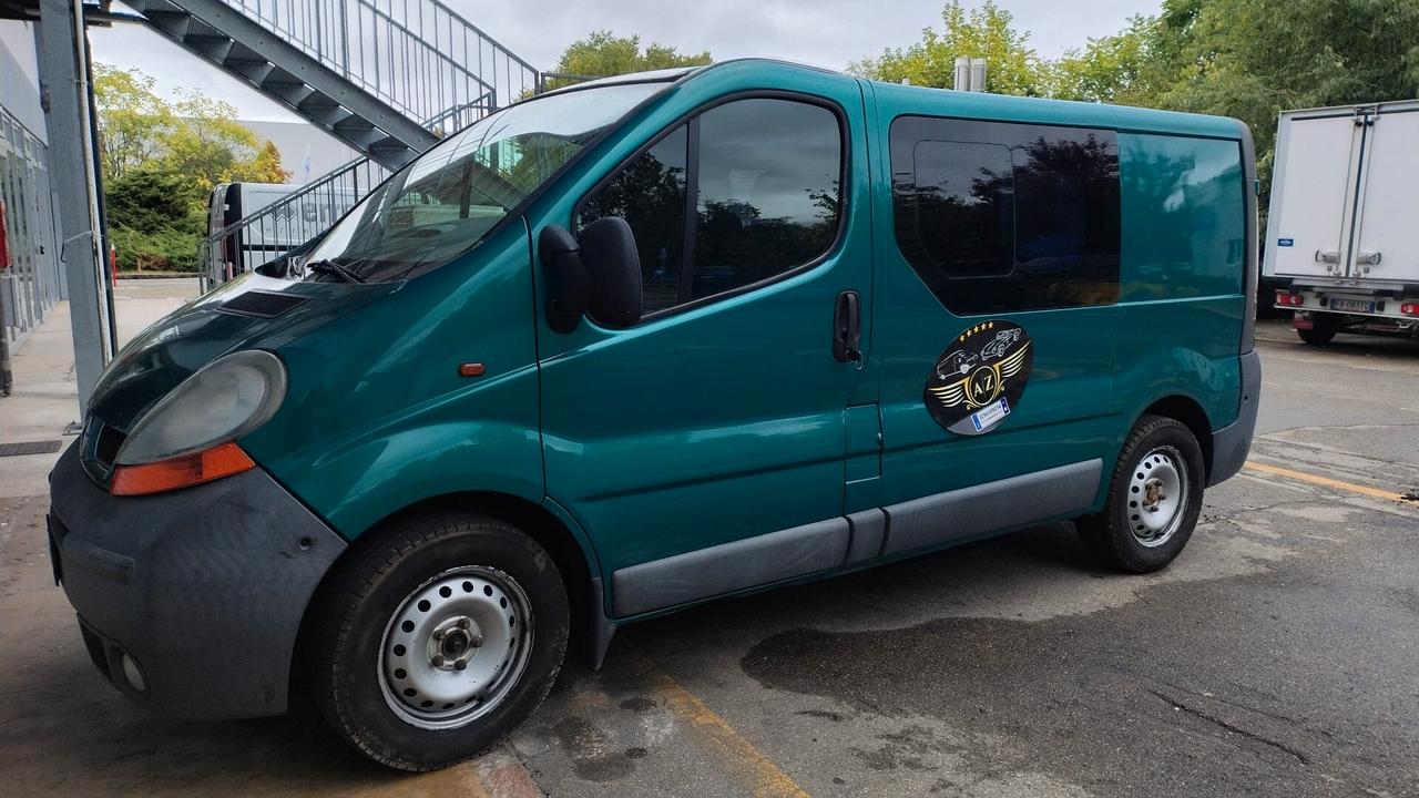 Renault Trafic 6 posti autocarro