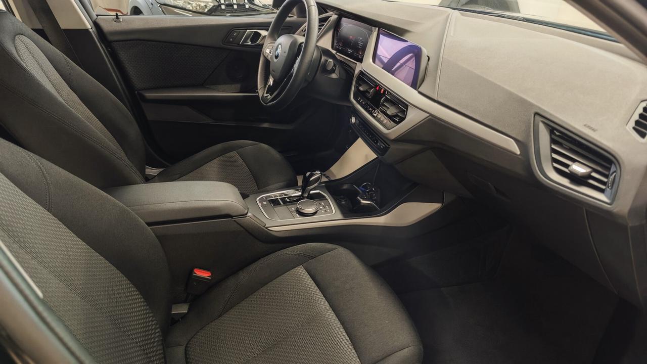 Bmw 116 116d 5p. Business Advantage