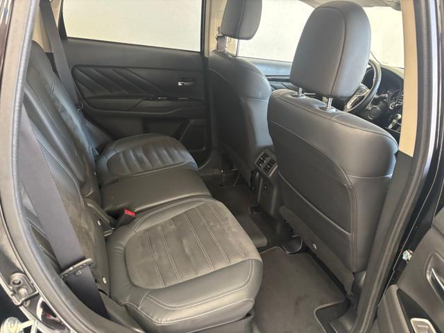 MITSUBISHI Outlander 2.4 MIVEC 4WD PHEV Instyle Plus SDA