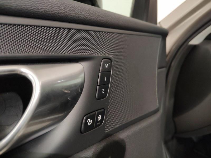 VOLVO Xc60 B4 Mild Hybrid (D) Awd Automatico Plus Dark