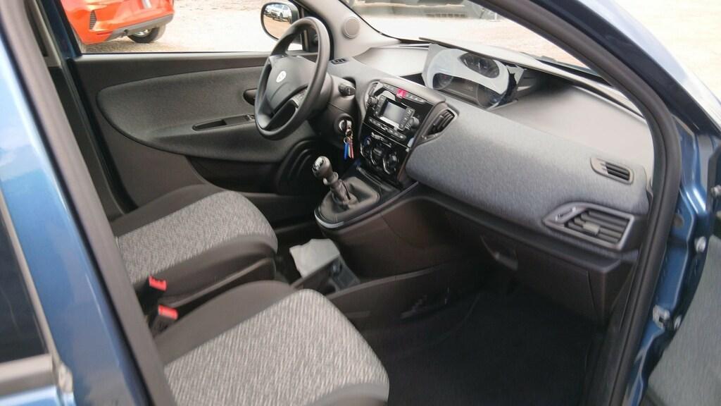 Lancia Ypsilon 5 Porte 1.0 FireFly Hybrid Silver