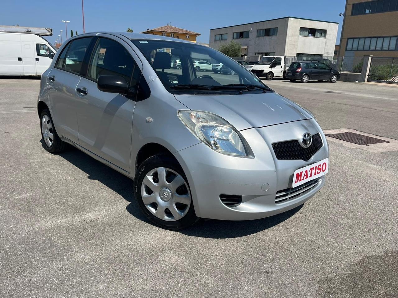 Toyota Yaris 1.0 5 porte Now