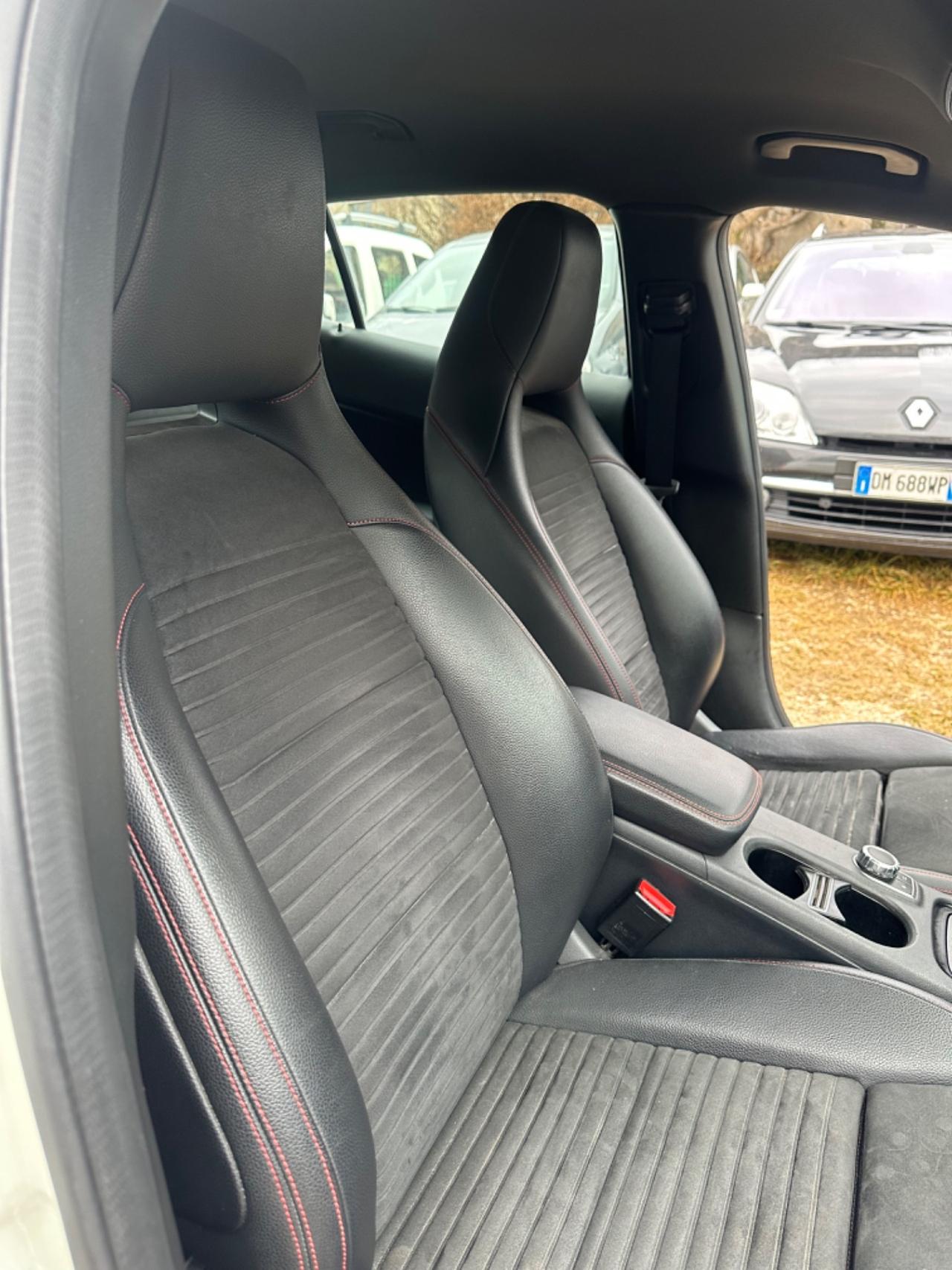 Mercedes-benz GLA 200d 4MATIC PREMIUM UNICOPR