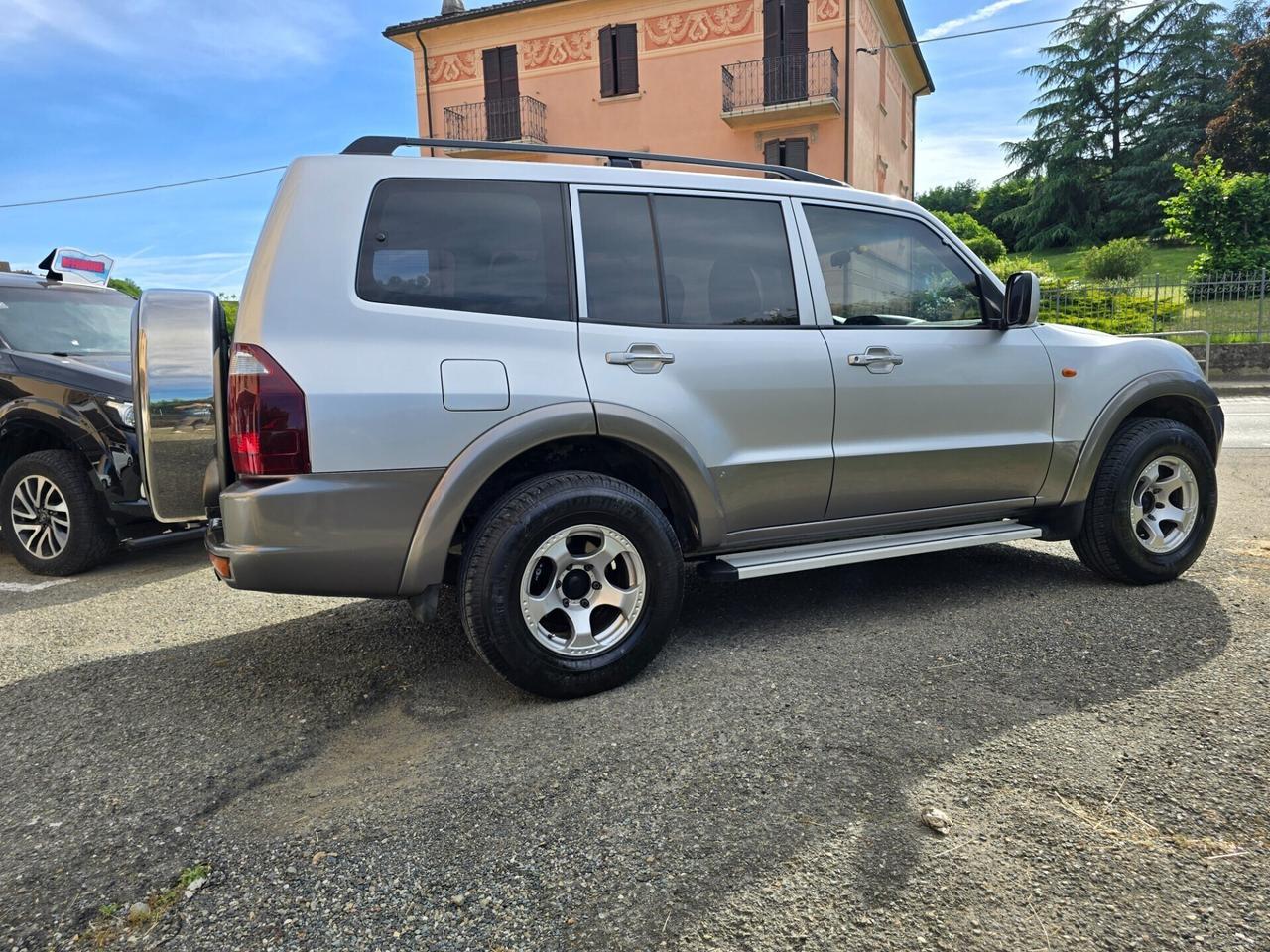 Mitsubishi Pajero 3.2 DID WAGON GLS 7 POSTI