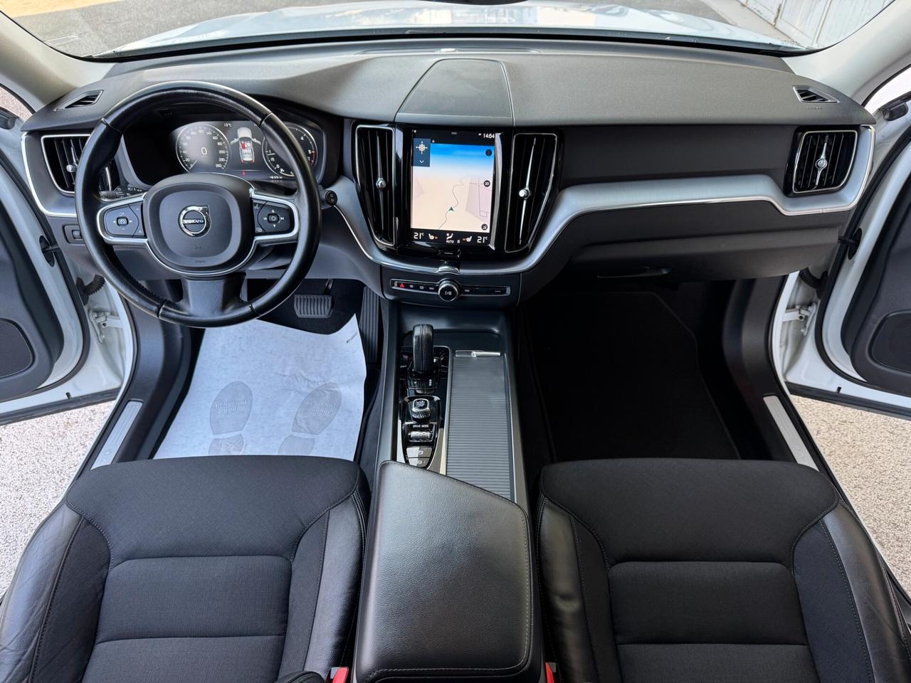 Volvo XC60 2.0 b4 MomentumPro AWD GEARTRONIC PROMO