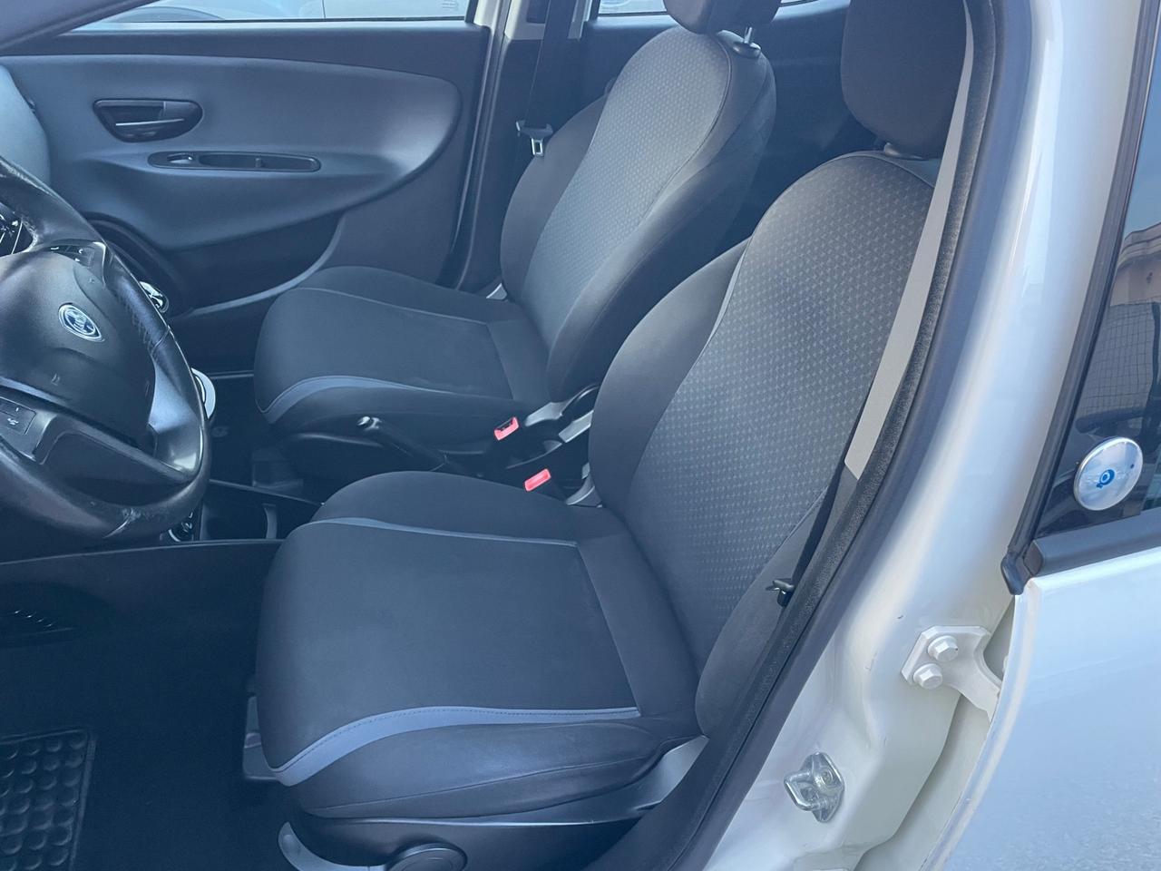 Lancia Ypsilon 1.2 69 CV 5 porte GPL Ecochic Silver