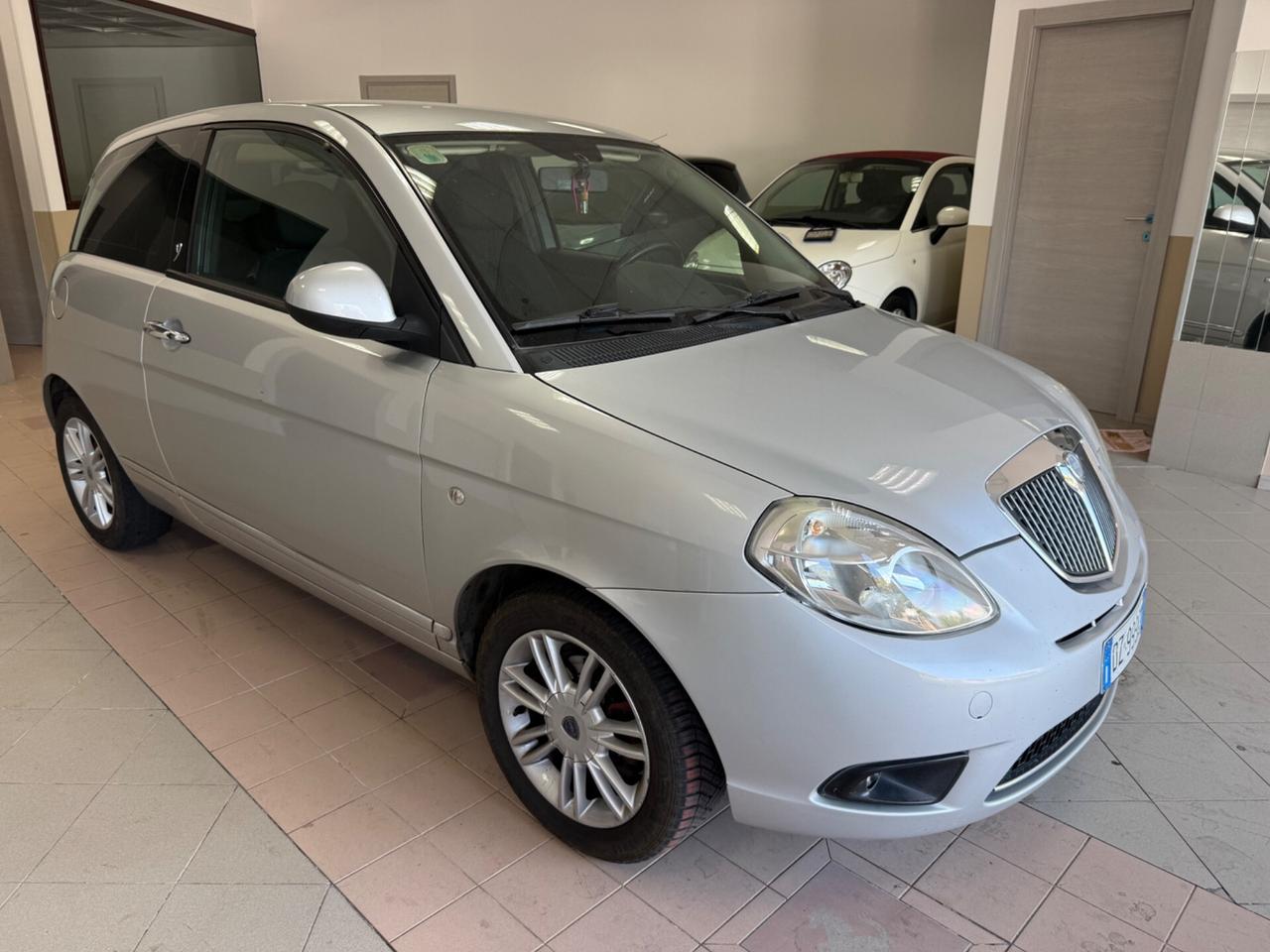 Lancia Ypsilon 1.3 MJT 75 CV Platinum