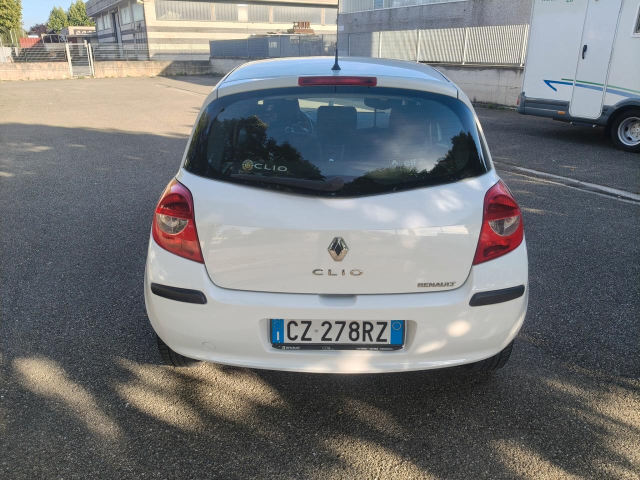 Renault Clio 1.6 5 porte SOLAMENTE 61.000 KM