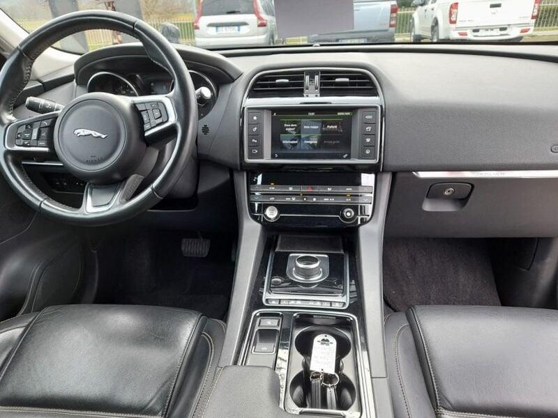 Jaguar F-Pace F-Pace 2.0 D 180 CV aut. Portfolio