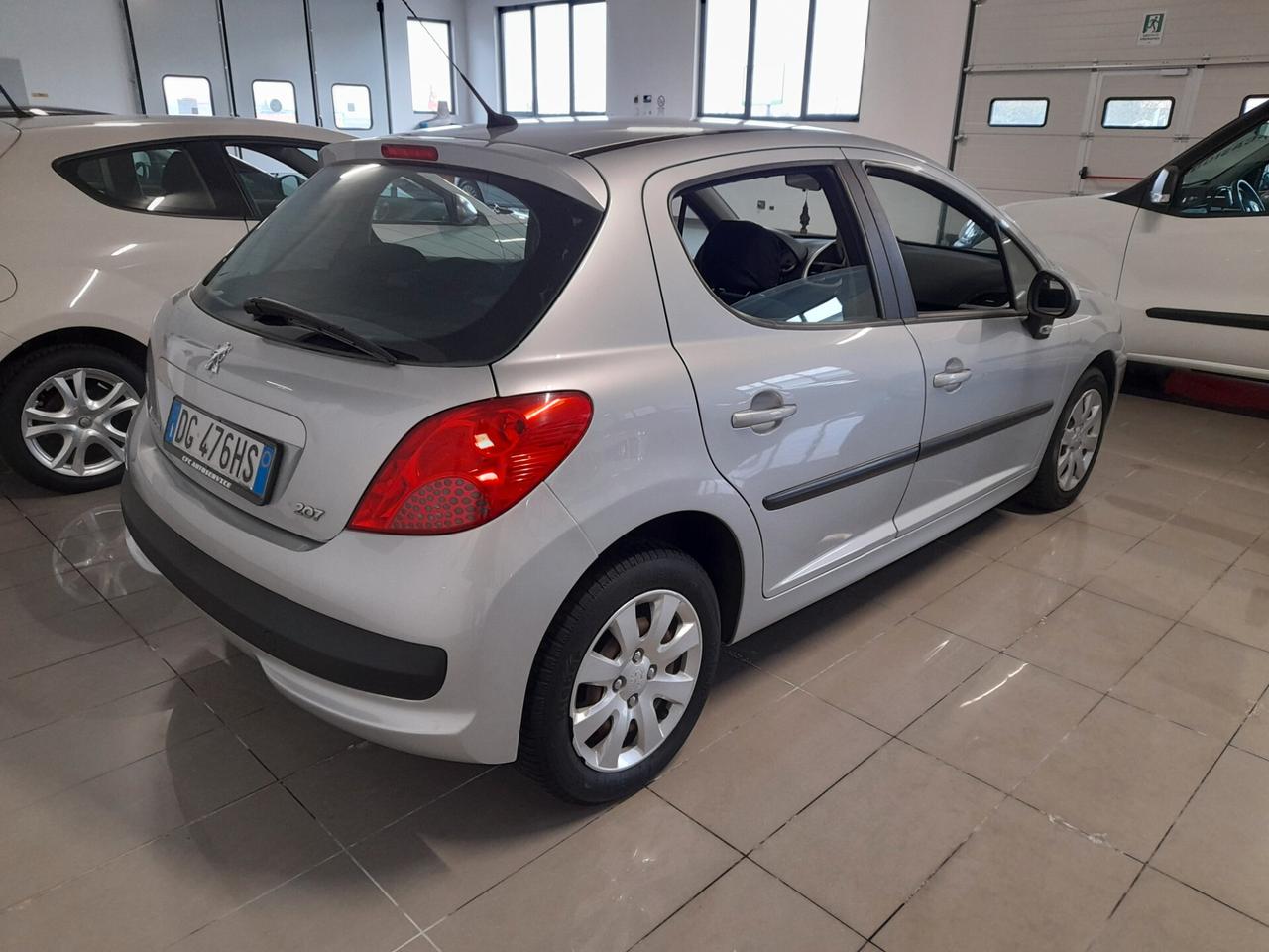 Peugeot 207 1.4 8V 75CV 5p. ONE Line