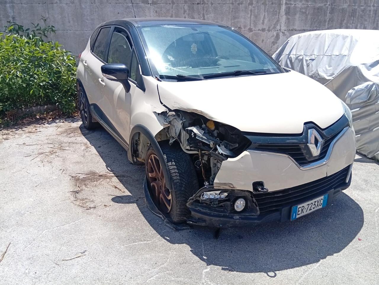 Renault Captur 1.5 dCi sinistrata incidentata km90000