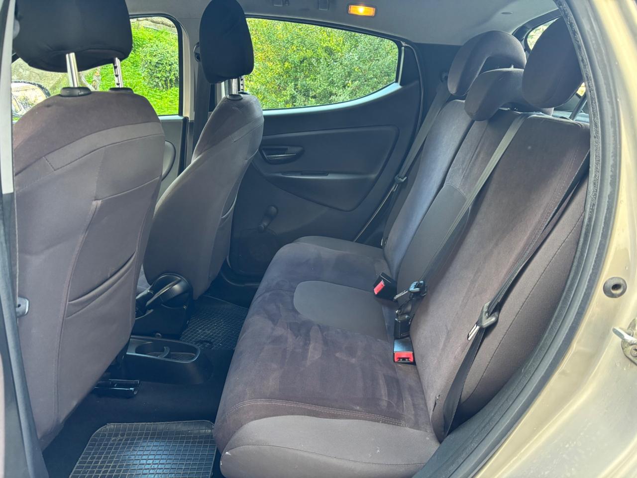 Lancia Ypsilon 1.3 MJT 75 CV Unyca