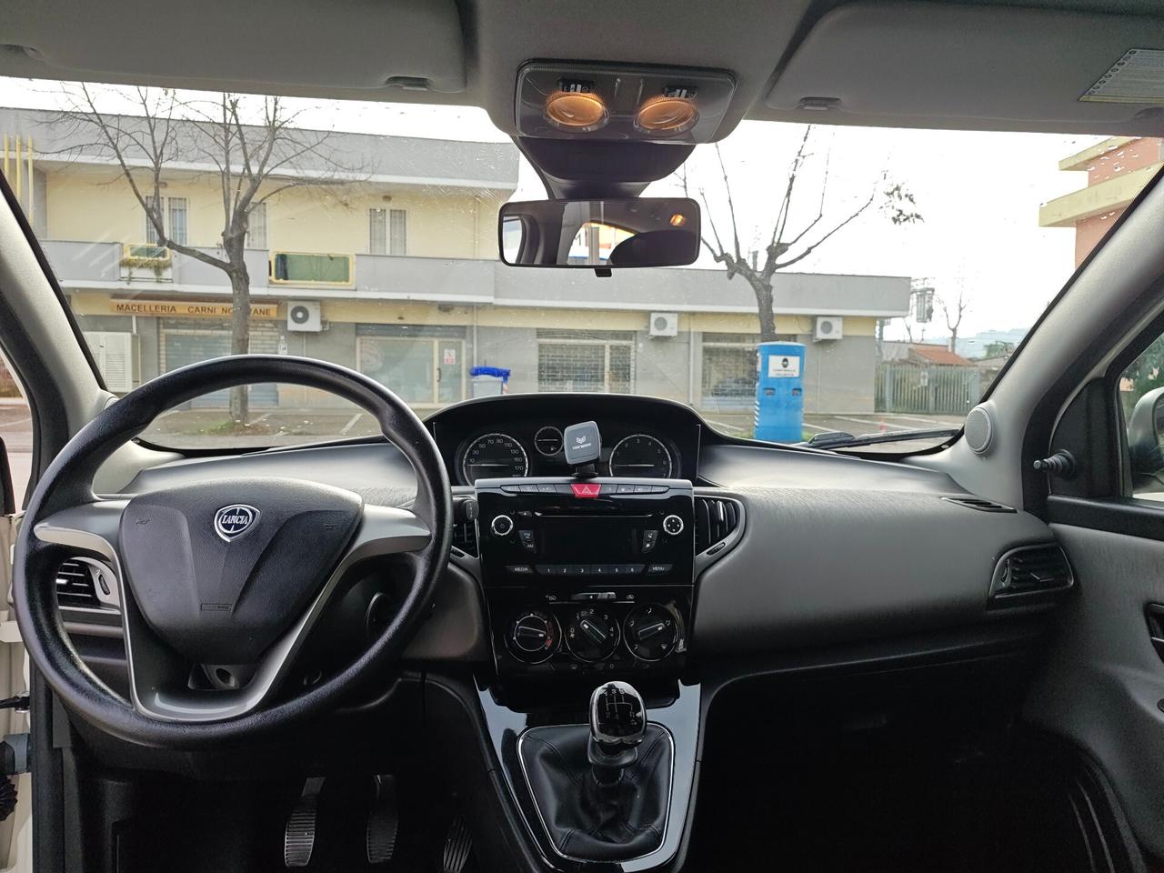 Lancia Ypsilon 1.2 69 CV 5 porte GPL Ecochic Silver