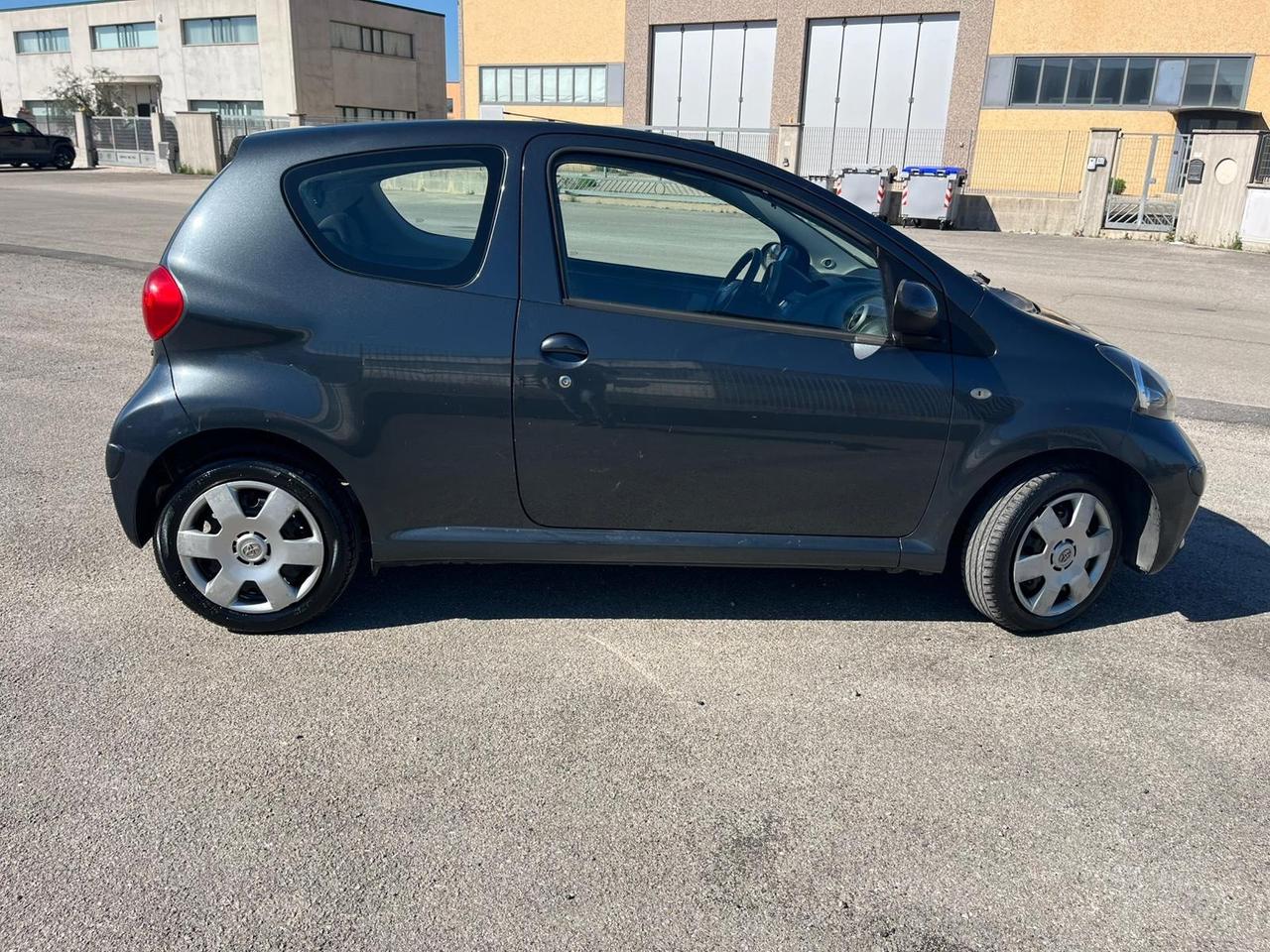 Toyota Aygo 1.0 12V VVT-i 3 porte 142000 KM